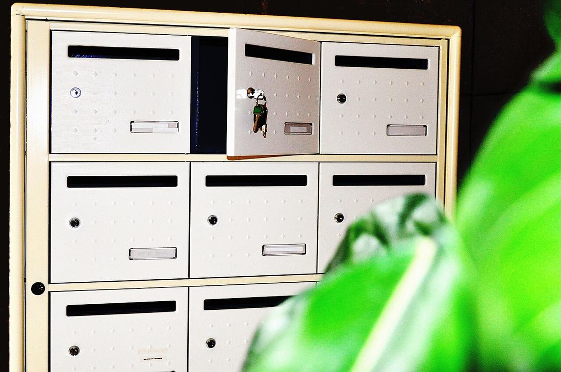 Reihe von Briefkästen