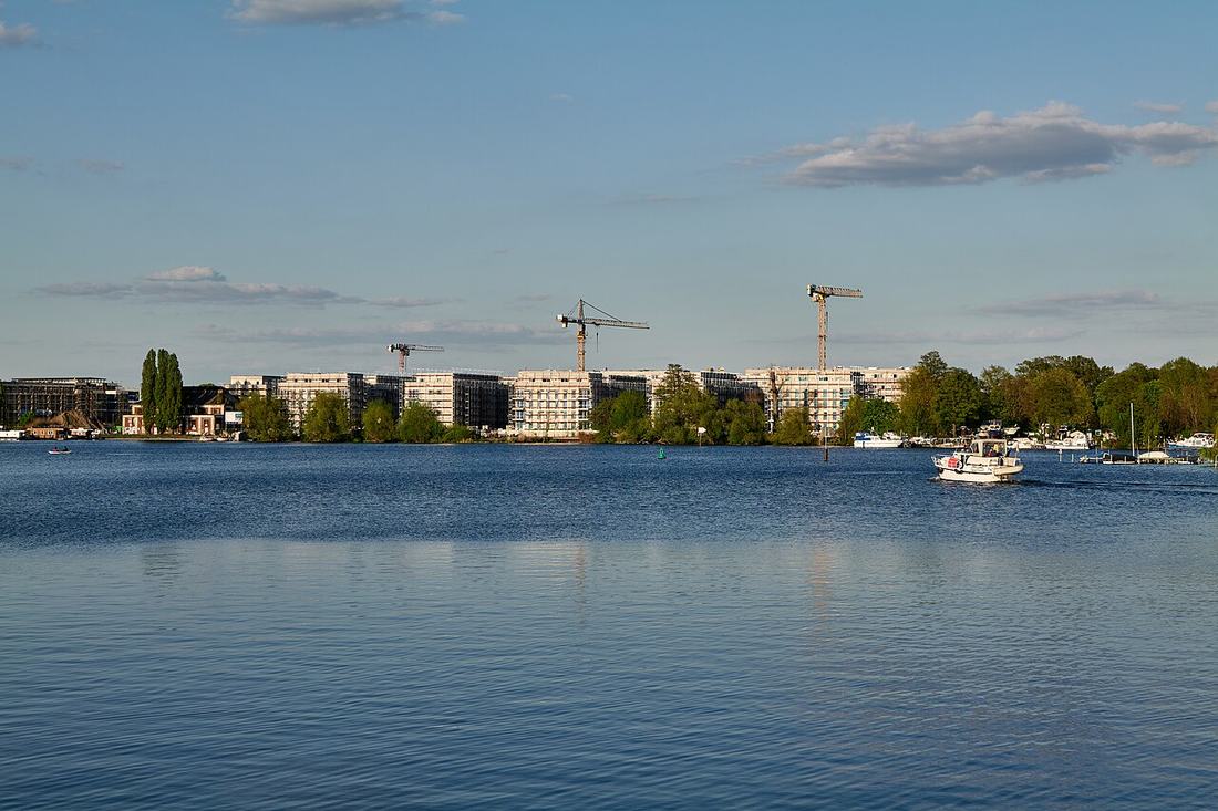 Wohnhäuser an der Havel in Berlin